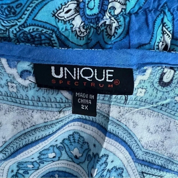 Unique Spectrum Tunic  Blouse 2X Kaleidoscope Paisley Floral Blue White V Neck - Picture 6 of 6
